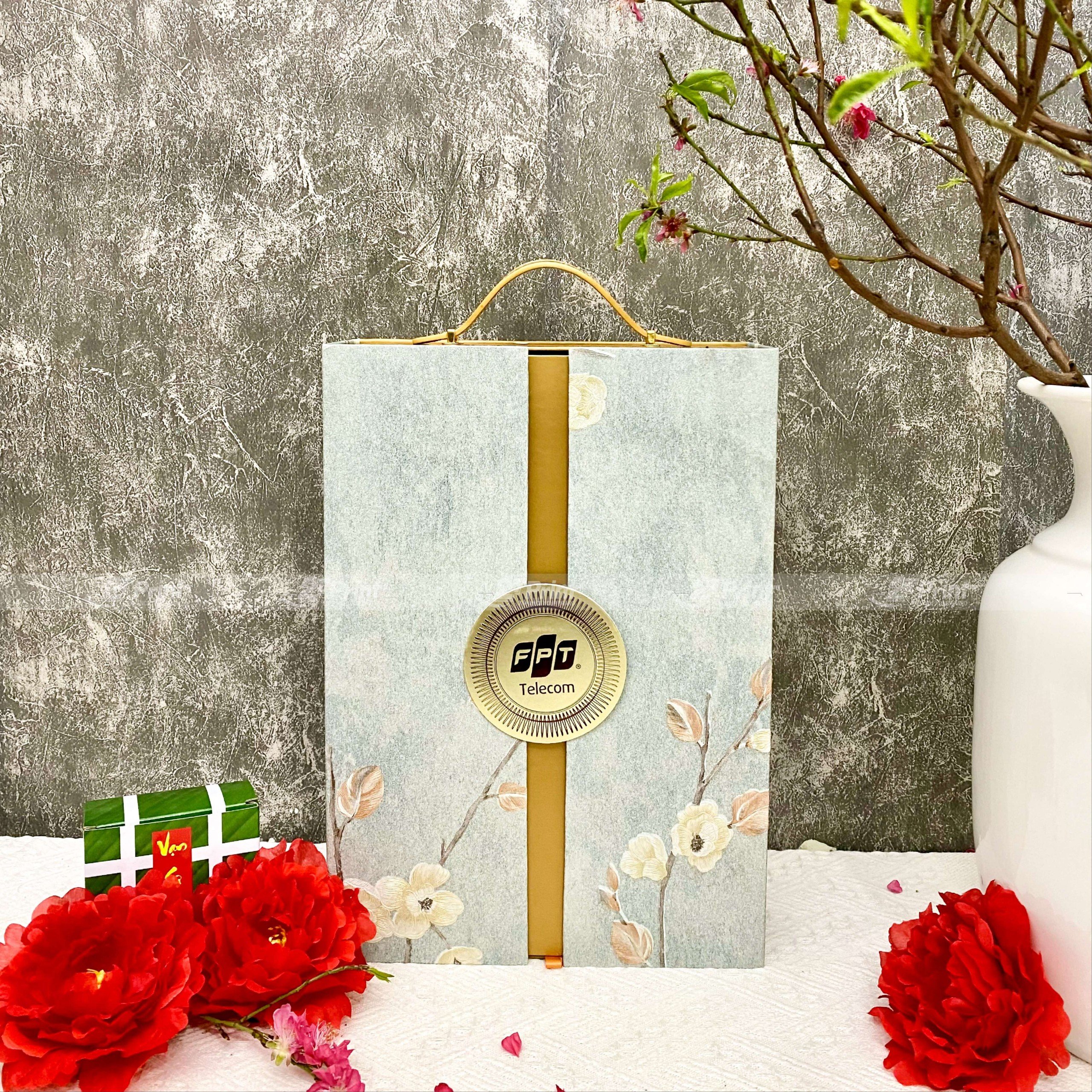 Hộp cứng cao cấp FPT