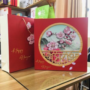 Alternative view of Hộp quà Hoa Đào Đỏ